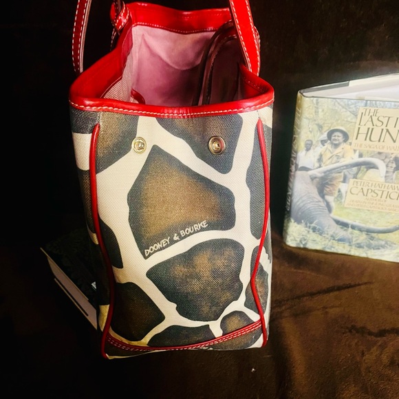 Dooney & Bourke Vintage Serengeti Collection Giraffe Print Tote - Picture 8 of 8